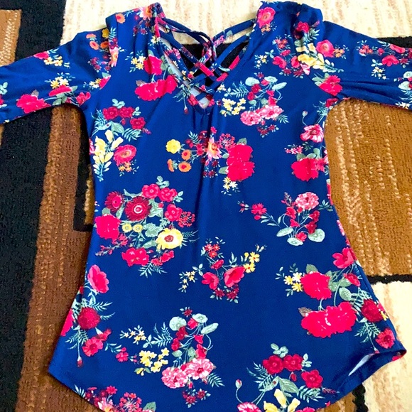 Floral print top - Picture 2 of 3